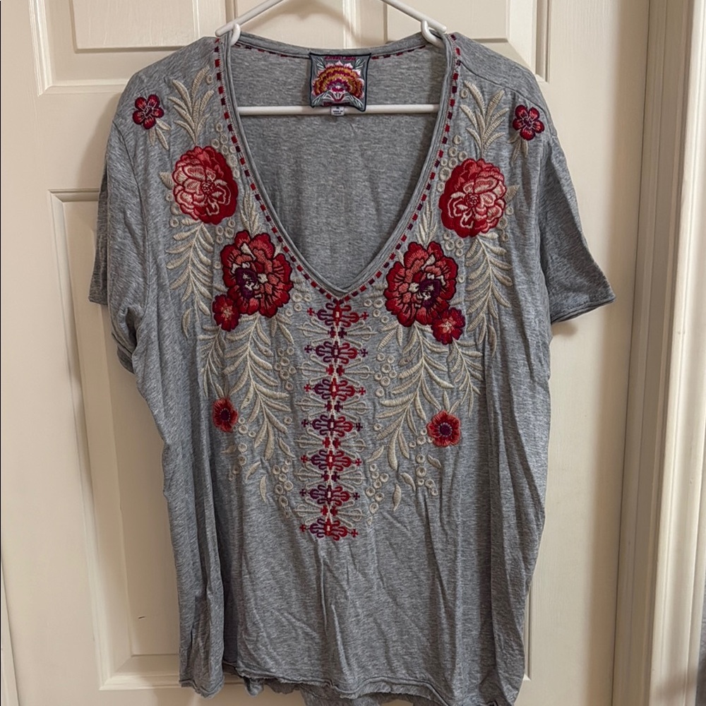 Johnny Was Los Angeles Tee Shirt V-Neck Embroidered Top XL - Picture 4 of 6